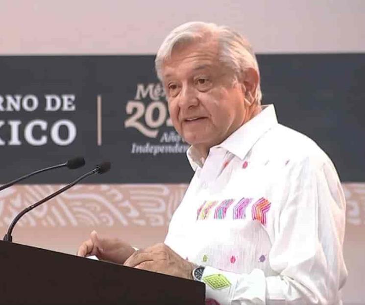 El salario es sagrado, dice AMLO a burócratas