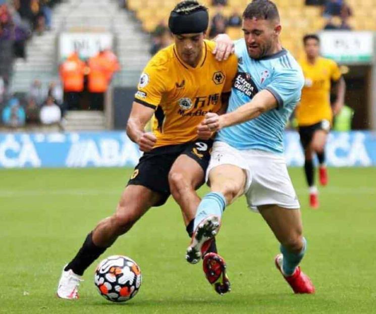 Raúl Jiménez jugó en la derrota de los Wolves