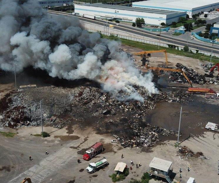 Arde empresa recicladora de metales