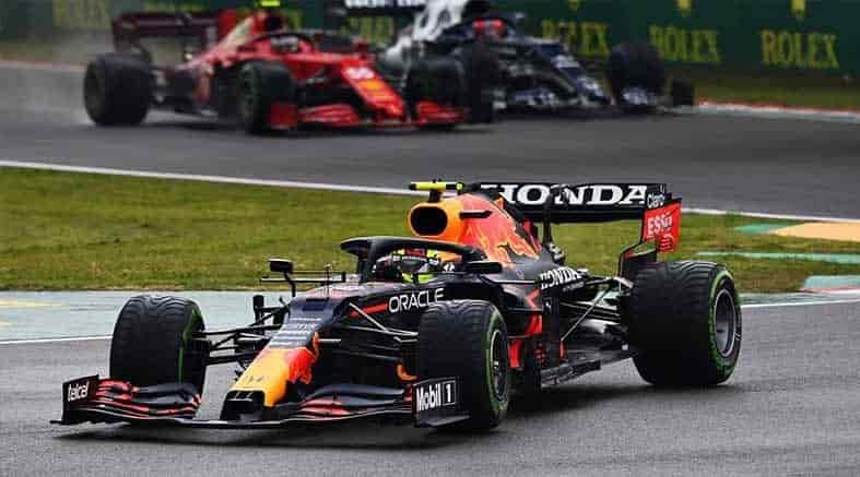 Estancia de Checo Pérez es muy útil para Red Bull