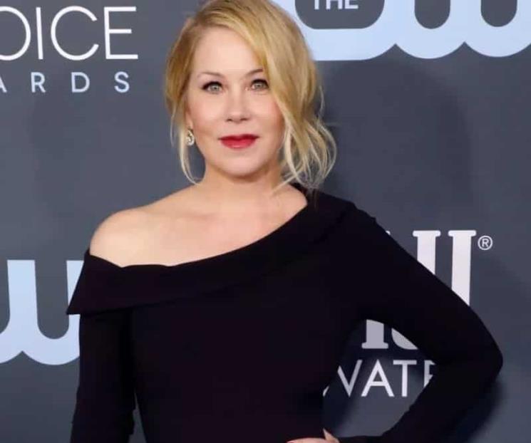 Christina Applegate padece esclerosis múltiple