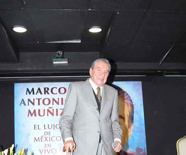 Sale Marco Antonio Muñiz del hospital