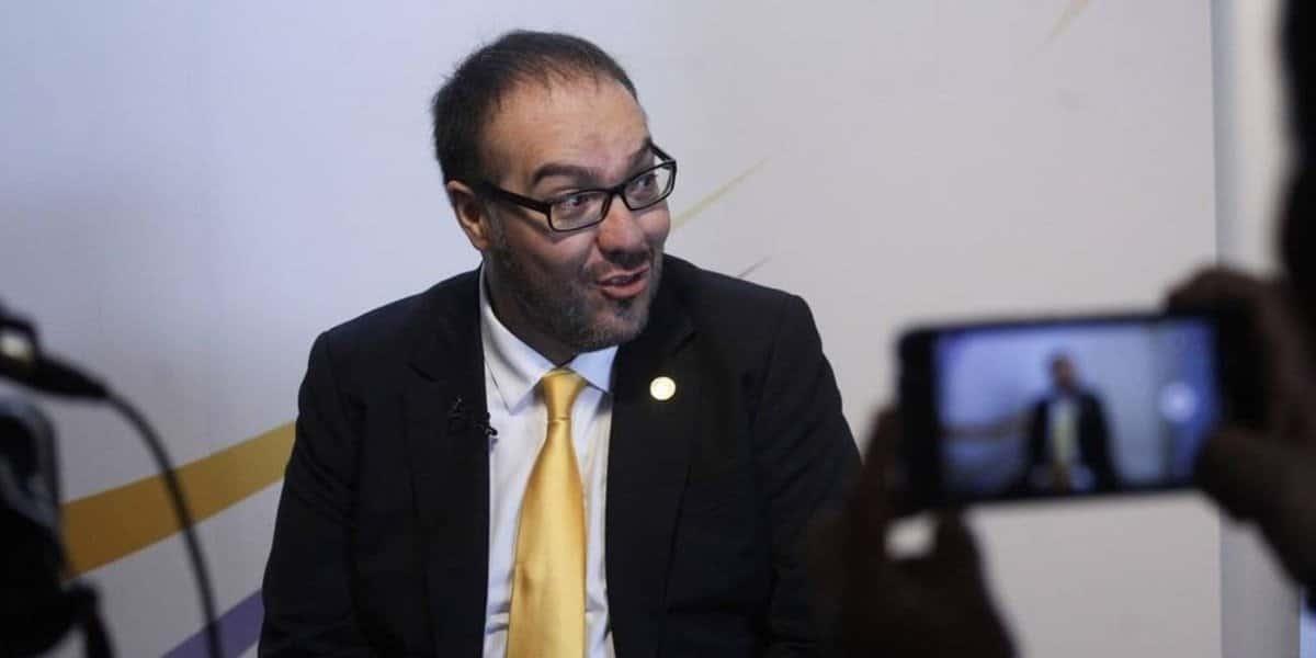 Mauricio Toledo abandonó el país: Fiscalía