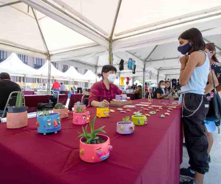 Lleva Callegenera bazar a la explanada cultural