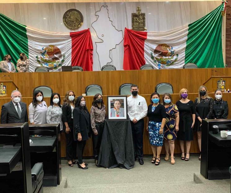 Rinden homenaje a María Elena Chapa