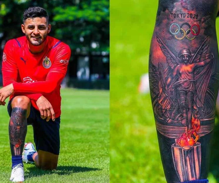 Alexis Vega presume tatuaje de su medalla olímpica