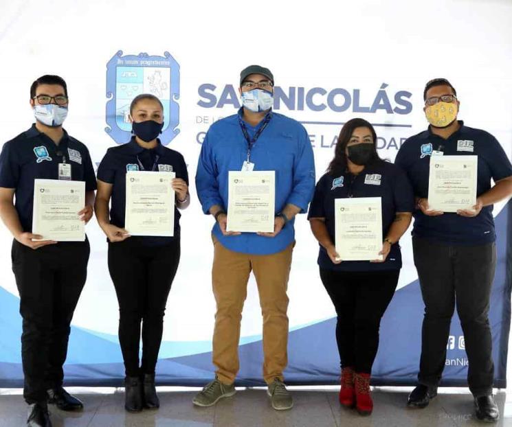 Certifica SN a 4 empleados de Bienestar Social