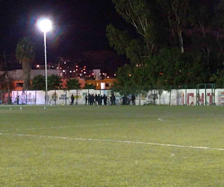 Balean a dos jugadores amateur en partido de futbol