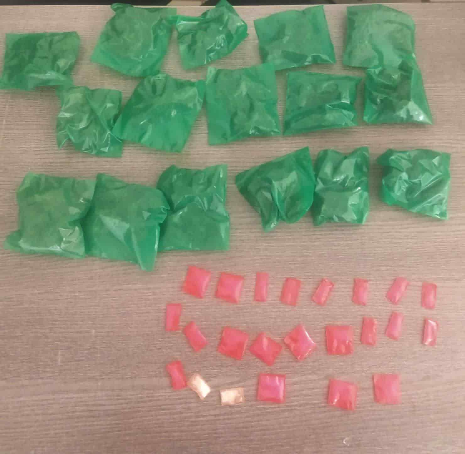 Con 40 envoltorios de cristal y marihuana, dos narcomenudistas fueron arrestados