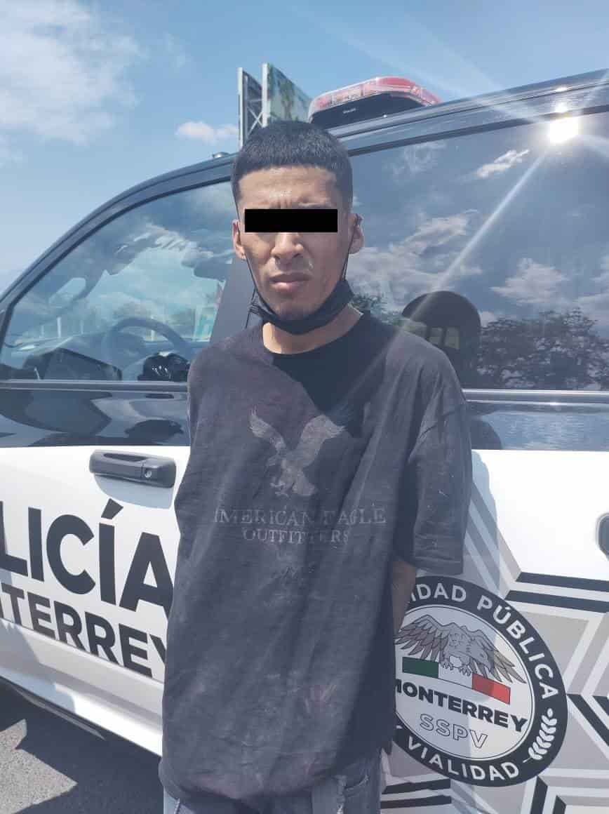 Circulaban a bordo de una camioneta, que contaba con reporte de robo