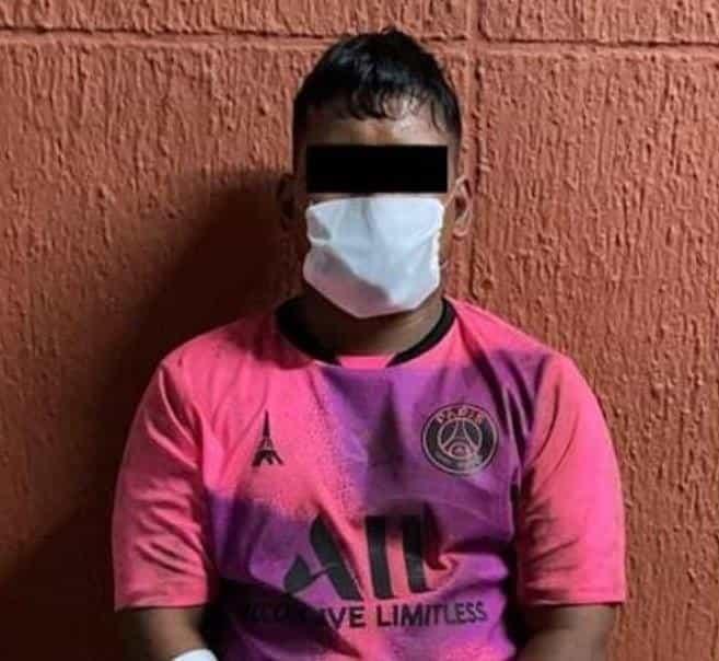 Hombre balea a futbolistas en Col. Valle de Santa Lucia
