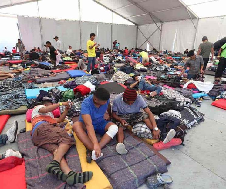 Juez de Texas ordena restaurar política Quédate en México
