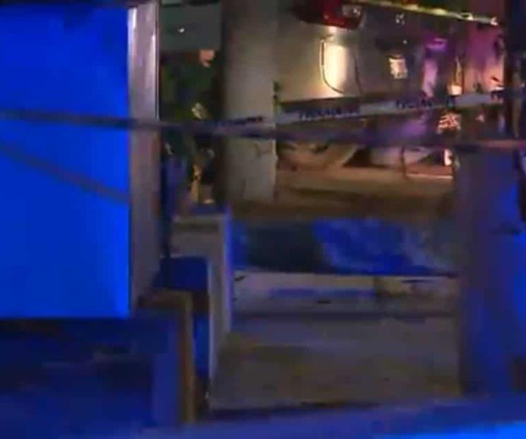 Cae de azotea y muere frente a domicilio