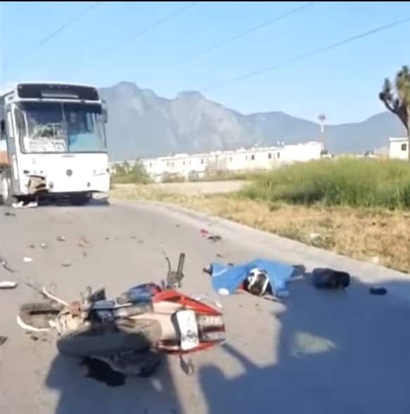El motociclista murió luego de chocar de frente contra un camión