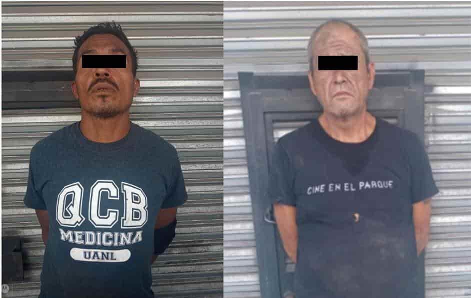 Detienen a 2 hombres por robo en negocio