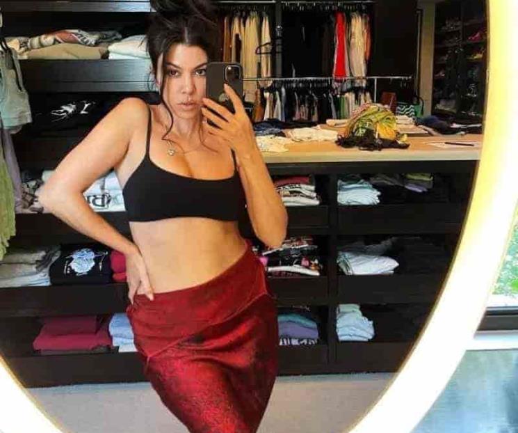 Niega Kourtney Kardashian embarazo y manda mensaje