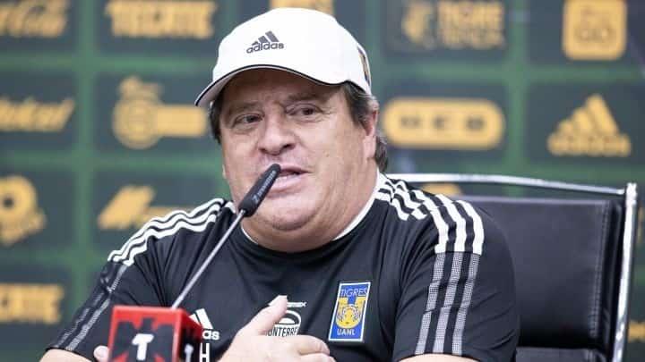 Desmiente Herrera problemas con Gignac