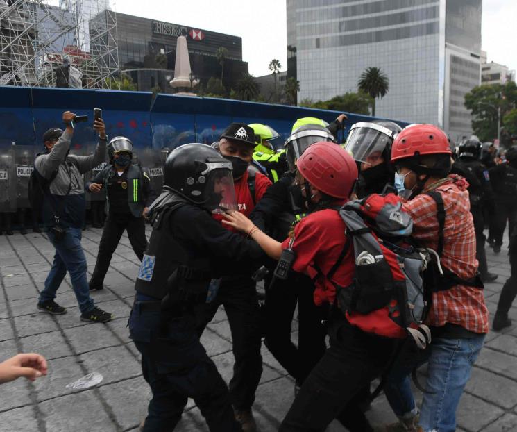 Aseguran a mujeres hasta una bazuca Aseguran a mujeres hasta una bazuca