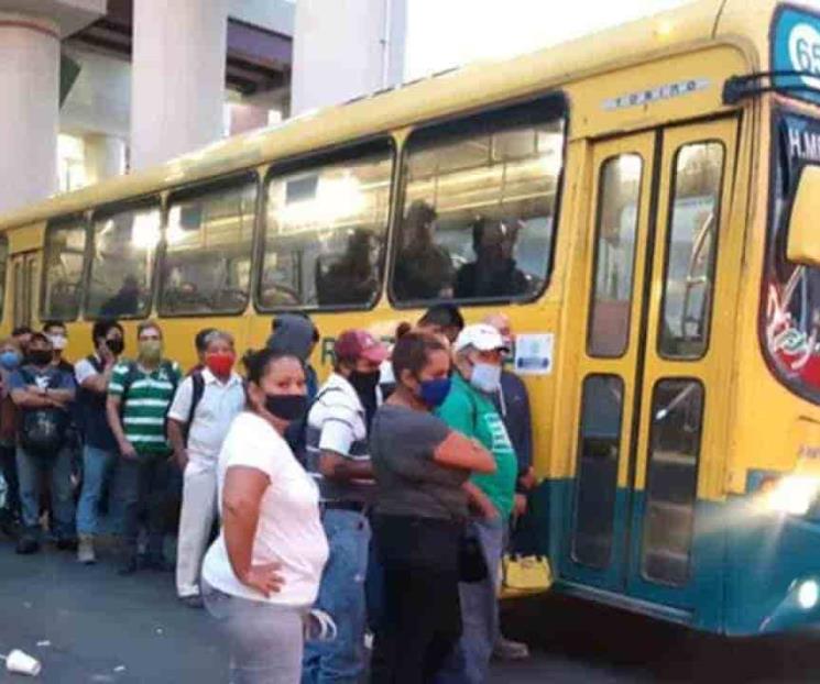 Prohibirán cantantes y vendedores en transporte público