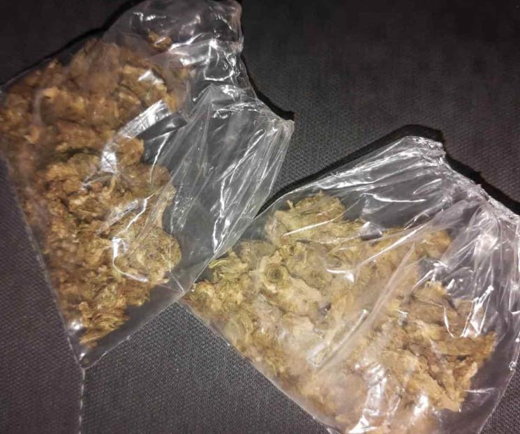 Detienen a 4 hombres con droga Detienen a 4 hombres con droga