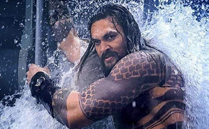 Jason Momoa blinda su contrato