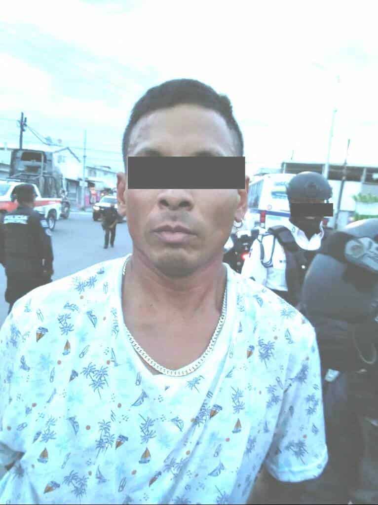 Detuvieron a un hombre que tenía en su poder, un arma de fuego y varias dosis de droga.