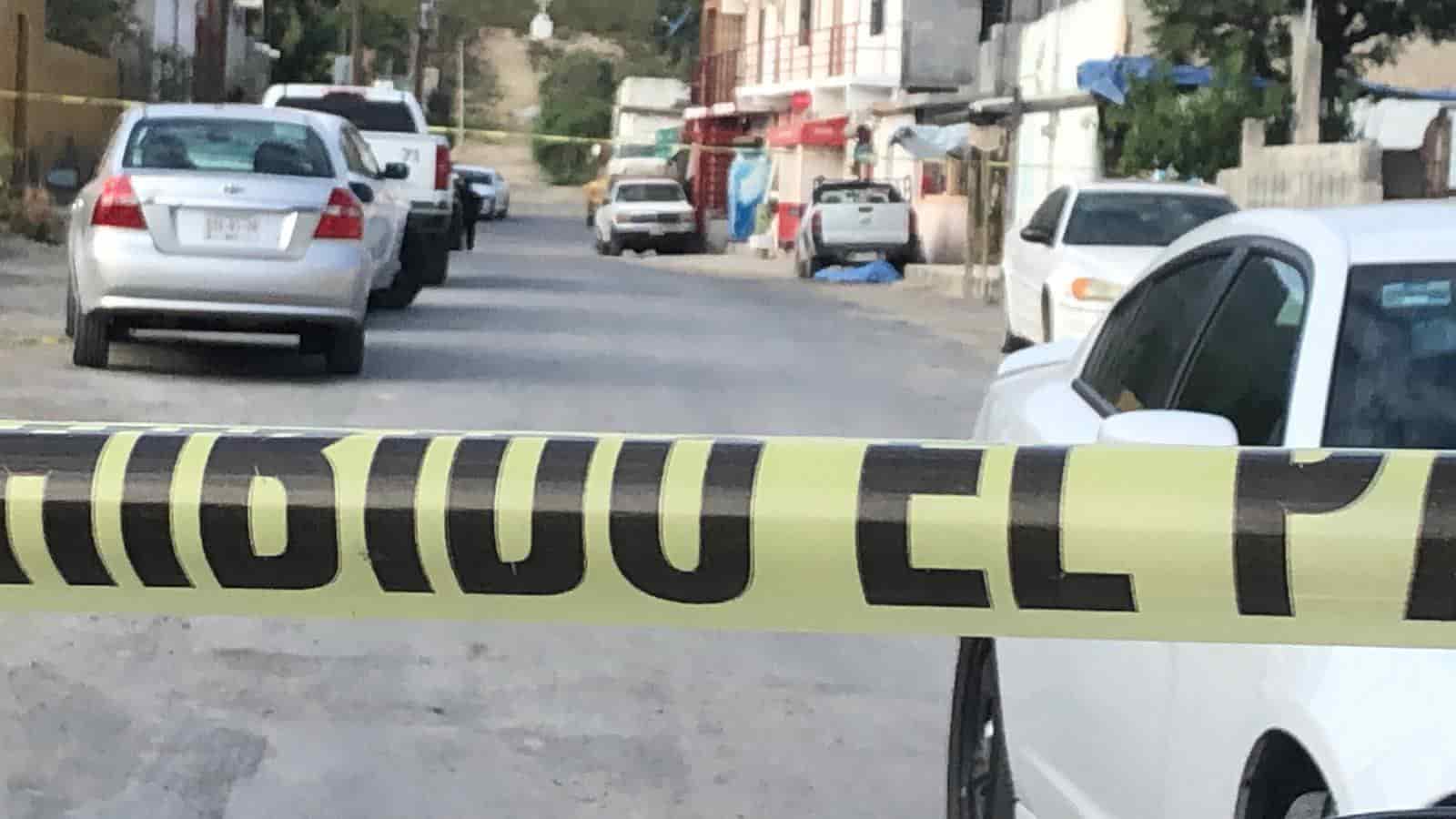 Dos personas sin vida y un lesionado dejó una agresión a balazos en un negocio