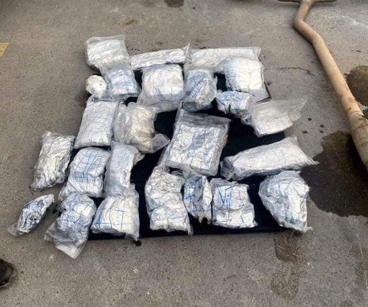 Cae con droga en camioneta