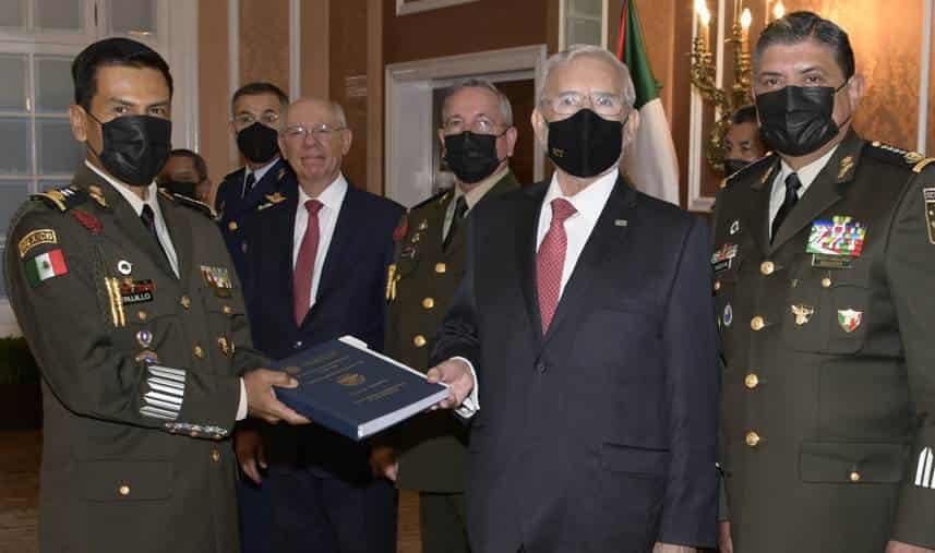 Entregan concesión a Sedena para operar aeropuerto Entregan concesión a Sedena para operar aeropuerto
