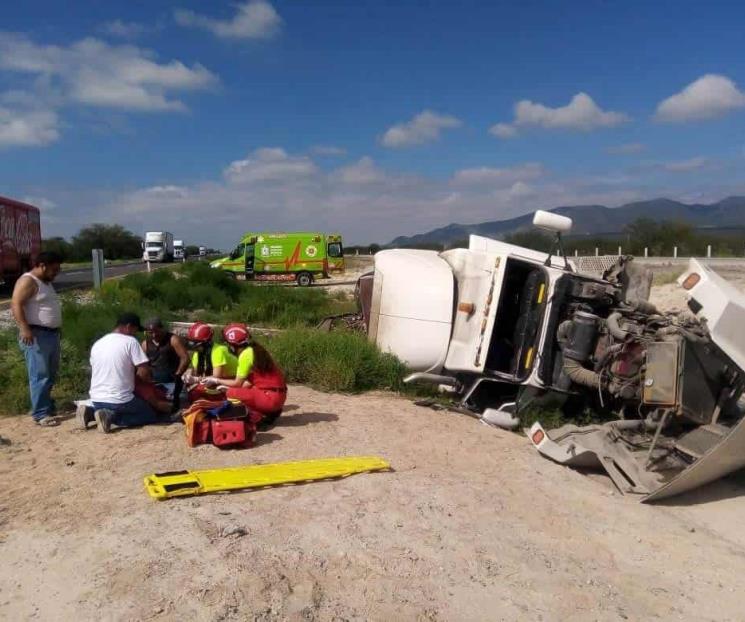 Vuelca tráiler en Galeana Vuelca tráiler en Galeana