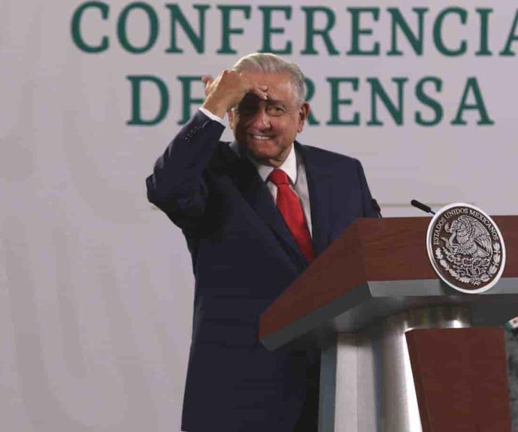 AMLO acusa a Roger Bartra de reaccionario y conservador AMLO acusa a Roger Bartra de reaccionario y conservador