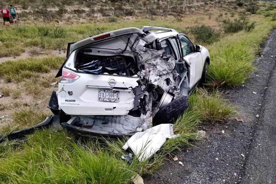Dos conductores perdieron la vida al invadir el carril contrario