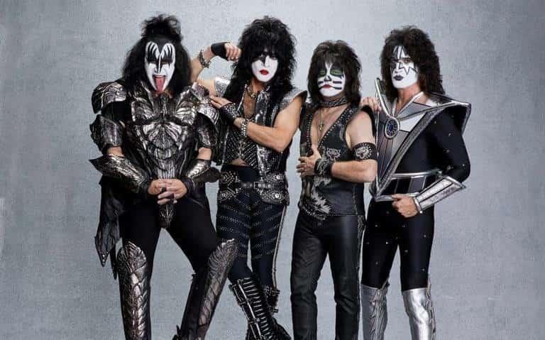 Kiss se “desnuda” con su fans en documental
