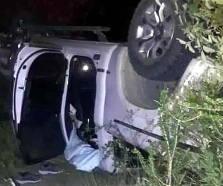 Volcadura deja un muerto y 2 lesionados en Linares NL Volcadura deja un muerto y 2 lesionados en Linares NL