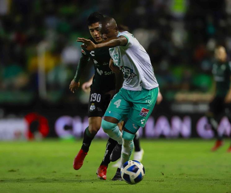 Roban triunfo a Santos