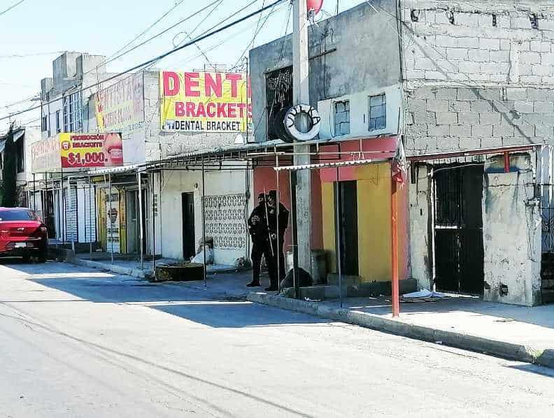 Tocan a su puerta, abre y la asesinan