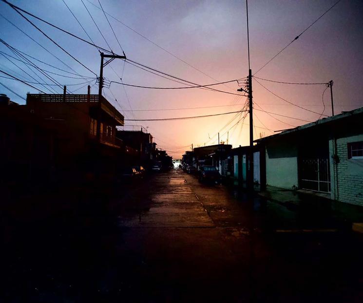 Al menos 3 mil habitantes incomunicados tras paso de Grace Al menos 3 mil habitantes incomunicados tras paso de Grace