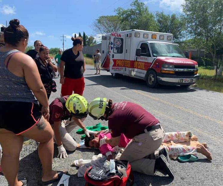 Cae pareja de moto al derrapar Cae pareja de moto al derrapar
