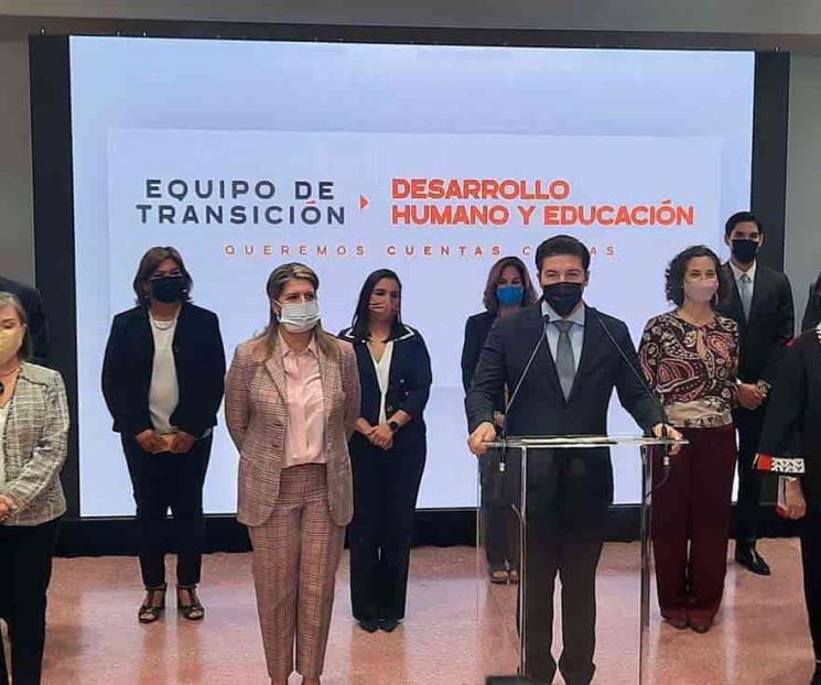 Presenta al primer bloque de su transición Presenta al primer bloque de su transición