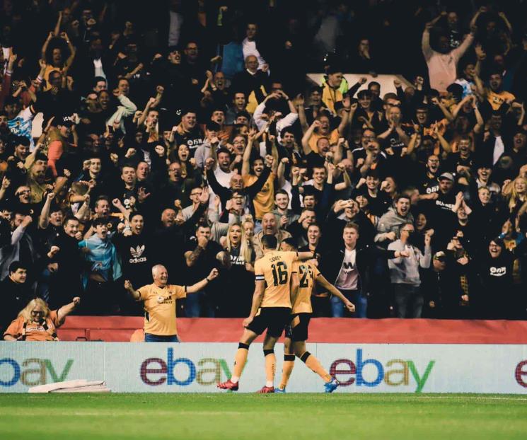 Avanza Wolves en Carabao Cup, sin Raúl