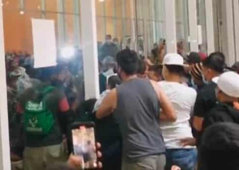 Suspenden vacunación en Arteaga por disturbios Suspenden vacunación en Arteaga por disturbios