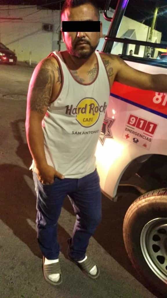 Sorprendido abordo de un automóvil, con reporte de robo con violencia