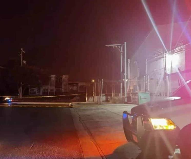 Encuentran cadáver de mujer junto a vías del tren en SC Encuentran cadáver de mujer junto a vías del tren en SC