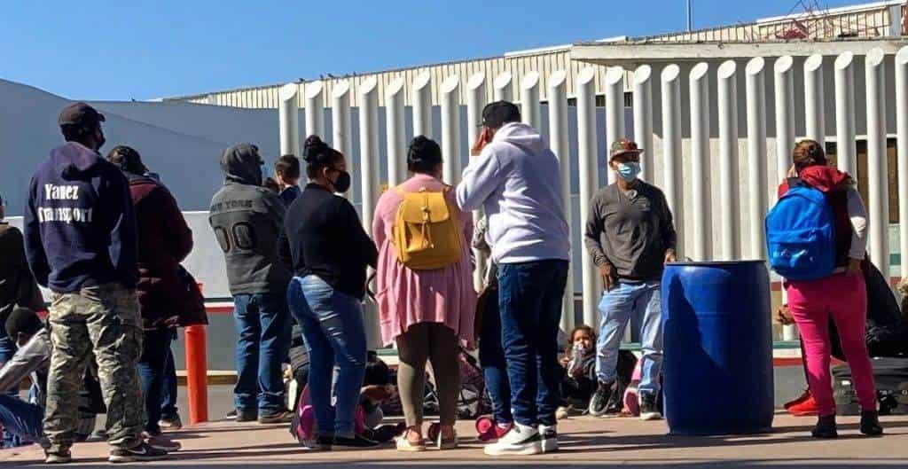 Corte Suprema de EU ordena reinstalar Quédate en México Corte Suprema de EU ordena reinstalar Quédate en México