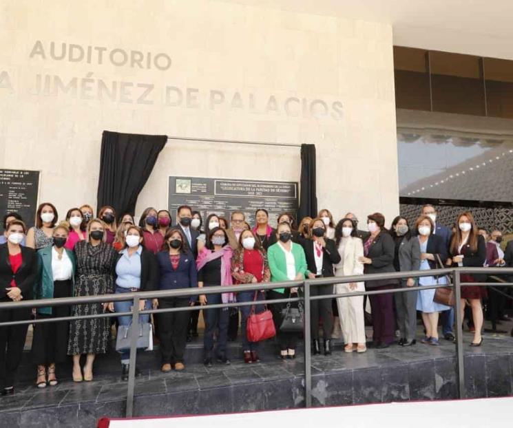 Develan placa de la Legislatura de la Paridad de Género Develan placa de la Legislatura de la Paridad de Género