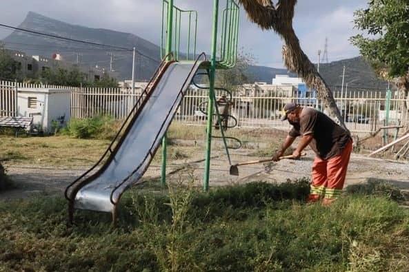 Limpian escuelas en García Limpian escuelas en García