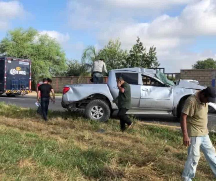 Vuelca médico en la Carretera Nacional