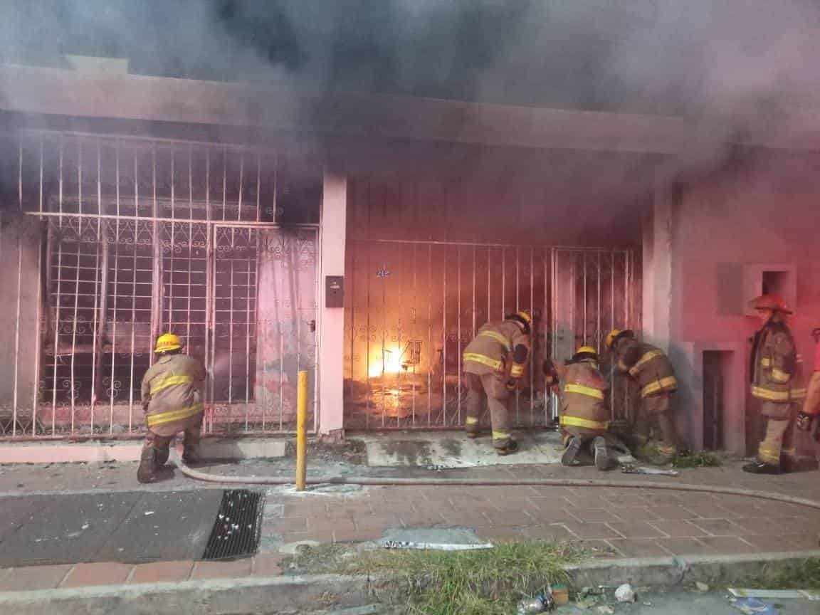 Los puestos de socorro se movilizaron después de reportarse el incendio de una vivienda abandonada