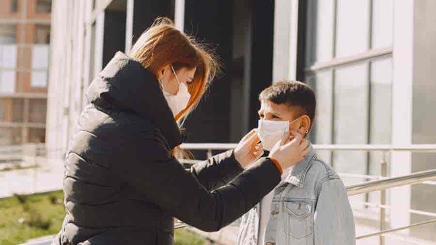 Cómo cuidar a los niños del COVID ante un regreso a clases