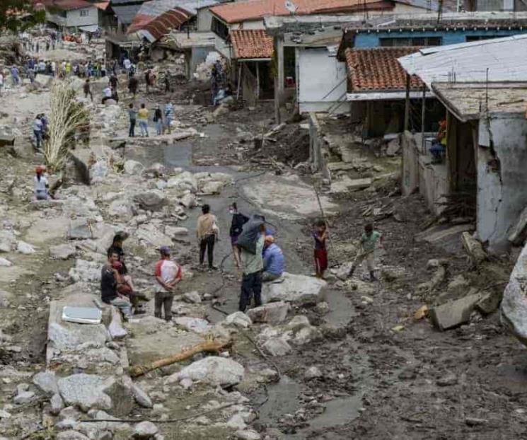 Suman 15 muertos por deslaves en Venezuela